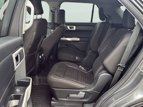 Used 2021 Ford Explorer XLT RWD image 25