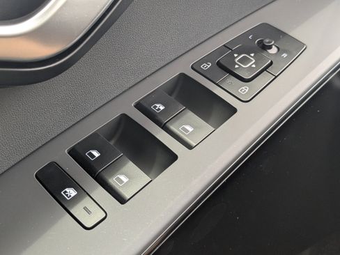 New 2026 Kia Niro LX FWD image 19