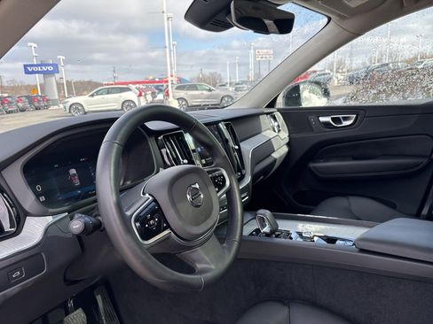 Used 2025 Volvo XC60 B5 Plus image 16