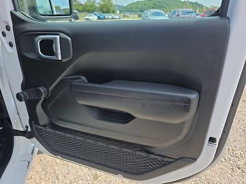 Used 2024 Jeep Wrangler Sport AWD/4WD image 19