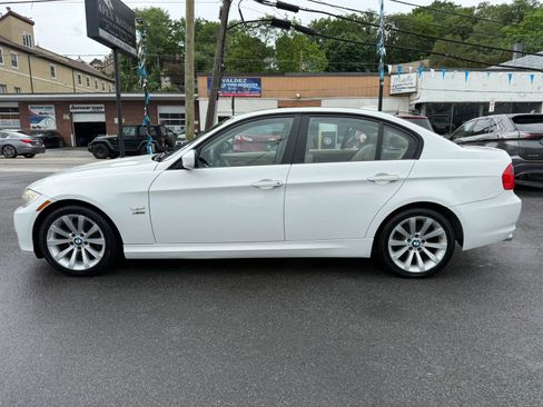 Used 2011 BMW 328i xDrive Sedan AWD/4WD image 4