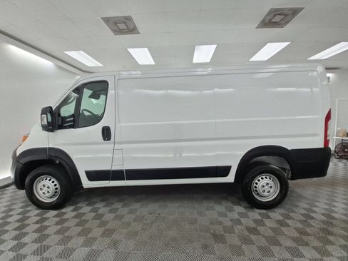 Used 2025 RAM ProMaster 2500 w/ Convenience Group FWD image 2