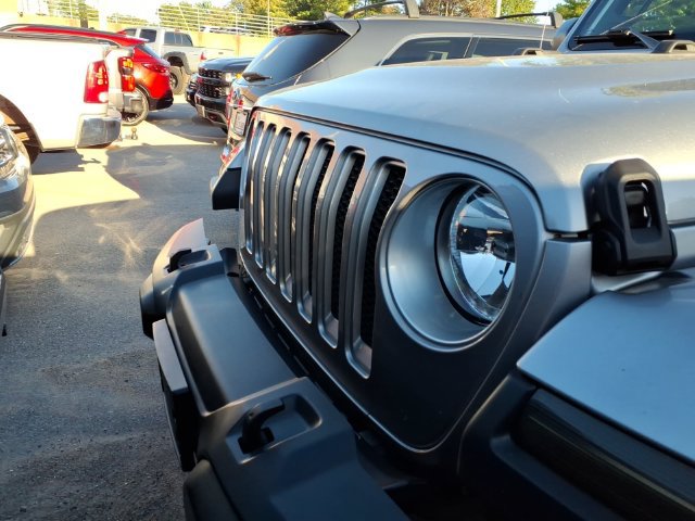 Used 2018 Jeep Wrangler Unlimited Sahara AWD/4WD image 3