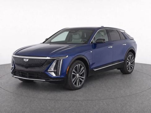 Used 2024 Cadillac Lyriq Luxury AWD/4WD image 2