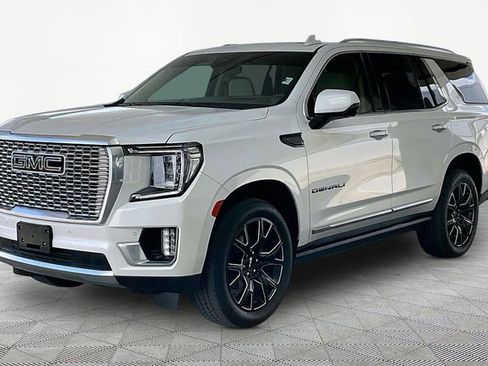 Used 2024 GMC Yukon Denali RWD image 3