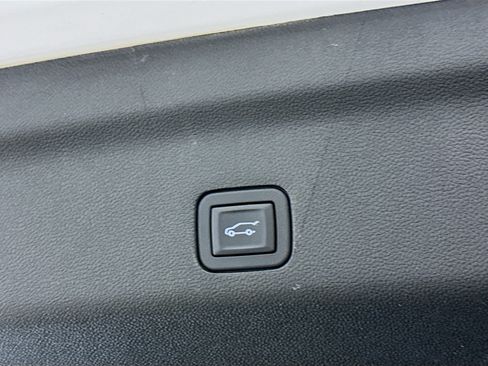 Used 2023 Chevrolet Suburban Premier image 32