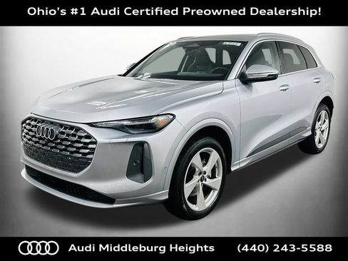 Certified 2025 Audi Q5 Premium AWD/4WD image 3