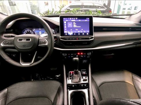 Used 2024 Jeep Compass Trailhawk image 13