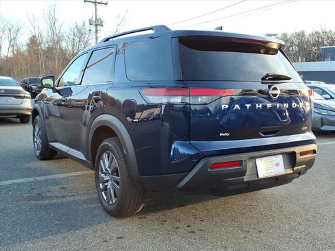 Certified 2025 Nissan Pathfinder SV image 6