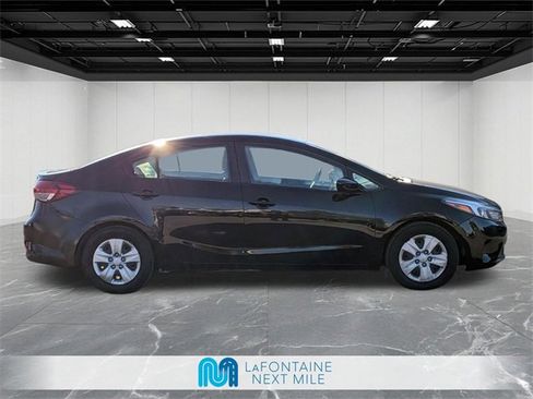 Used 2017 Kia Forte LX image 7