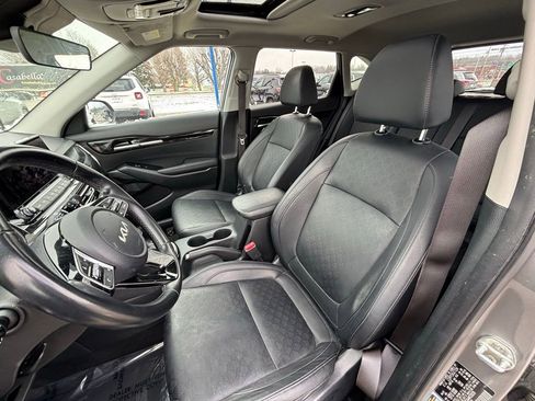 Used 2022 Kia Seltos EX image 12