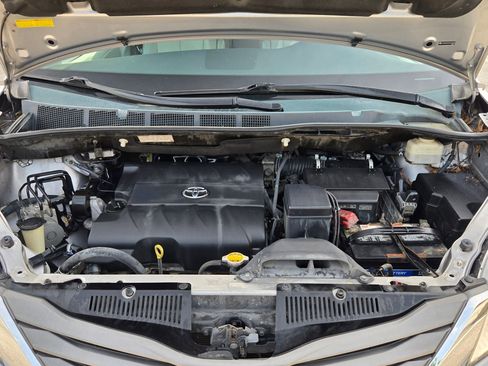 Used 2013 Toyota Sienna XLE w/ Entertainment Pkg FWD image 31