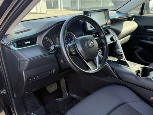 Certified 2022 Toyota Venza LE image 13