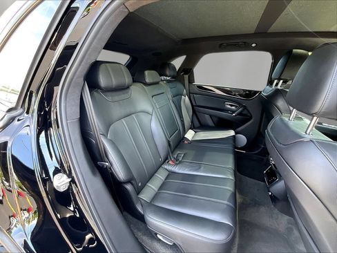Used 2019 Bentley Bentayga AWD/4WD image 23