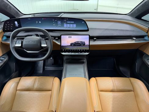 Used 2026 Lucid Gravity Dream image 13