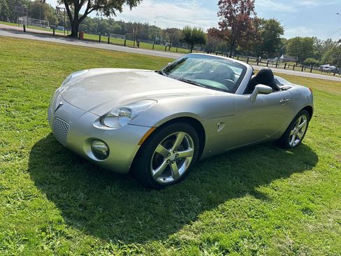 Used 2007 Pontiac Solstice Convertible w/ Premium Package image 25