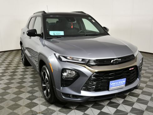 Used 2021 Chevrolet TrailBlazer RS w/ Sun and Liftgate Package image 3