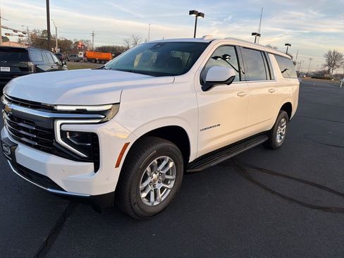 New 2026 Chevrolet Suburban LS image 4