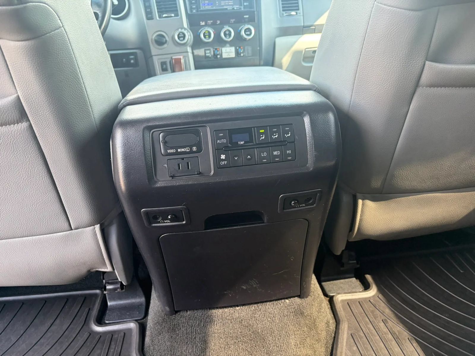 Used 2015 Toyota Sequoia Platinum AWD/4WD image 27