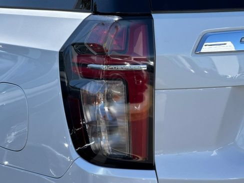 Used 2022 Chevrolet Suburban Premier AWD/4WD image 45
