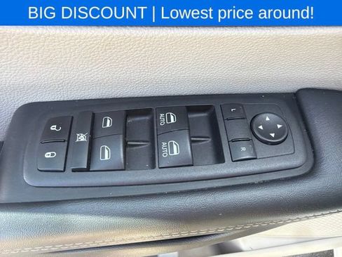 Used 2023 Chrysler Pacifica Touring-L FWD image 30