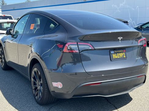 Used 2024 Tesla Model Y Long Range image 6