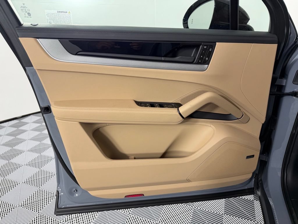 Used 2026 Porsche Cayenne S AWD/4WD image 17