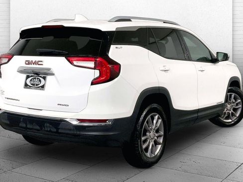 Used 2024 GMC Terrain SLT AWD/4WD image 13