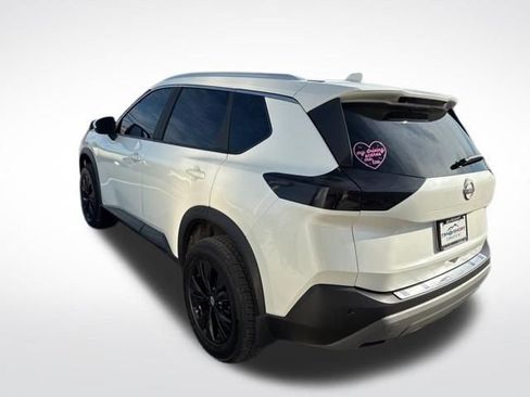 Used 2023 Nissan Rogue SV w/ SV Premium B Package FWD image 2