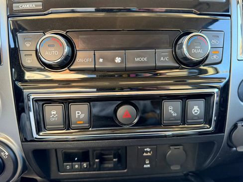 Used 2018 Nissan Titan Platinum Reserve image 22