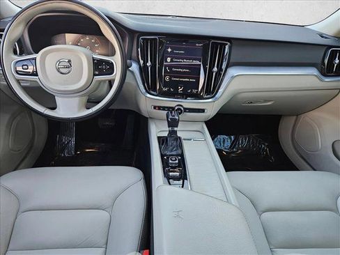 Used 2019 Volvo S60 T5 Momentum image 16