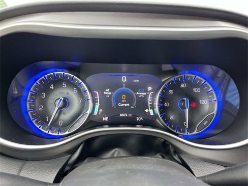 Used 2024 Chrysler Pacifica Touring-L image 38