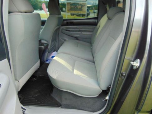 Used 2015 Toyota Tacoma 4x4 Double Cab w/ SR5 Package image 7