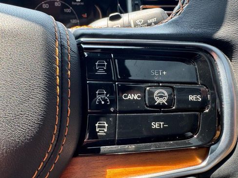 Used 2022 Jeep Grand Wagoneer Series III w/ Rear Seat Video Group 1 AWD/4WD image 19