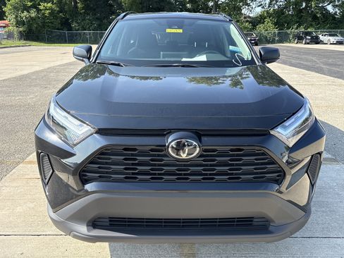 Used 2025 Toyota RAV4 LE AWD/4WD image 2
