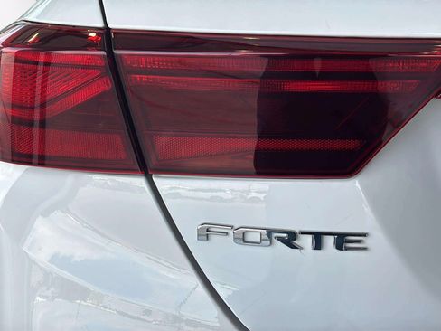 Used 2021 Kia Forte LXS FWD image 38