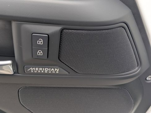 New 2026 Land Rover Defender 110 X-Dynamic SE image 22