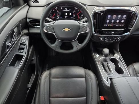 Used 2023 Chevrolet Traverse High Country FWD image 17