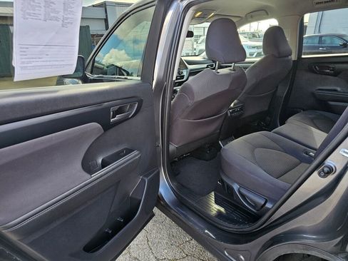 Used 2021 Toyota Highlander LE image 14