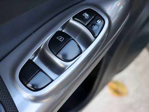 Used 2012 Nissan Juke SV image 13