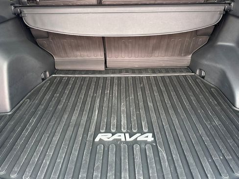 Used 2023 Toyota RAV4 XLE Premium image 19