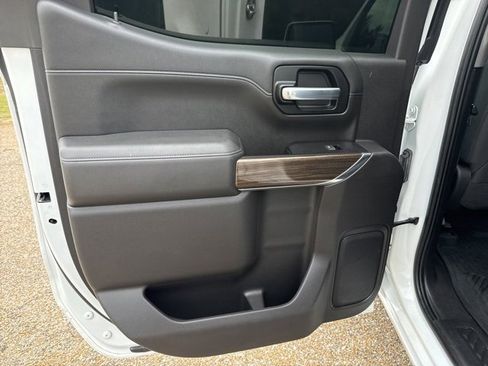 Used 2020 Chevrolet Silverado 1500 RST image 11