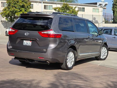 Used 2017 Toyota Sienna XLE image 13