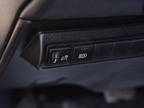 Used 2022 Toyota Corolla LE image 9