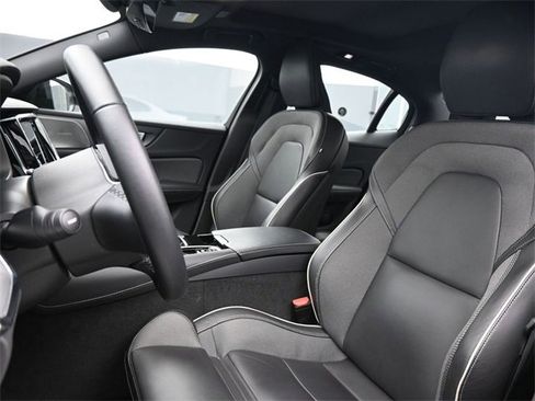 Used 2024 Volvo S60 T8 Ultimate image 9