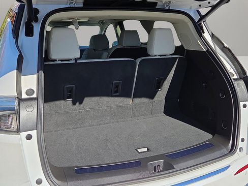 Used 2024 Buick Enclave Avenir w/ Avenir Technology Package image 9