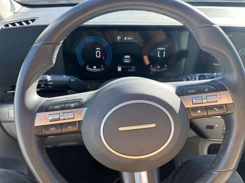 Used 2025 Hyundai Kona SEL image 32