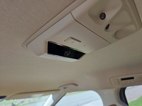 Used 2022 Kia Carnival EX FWD image 18