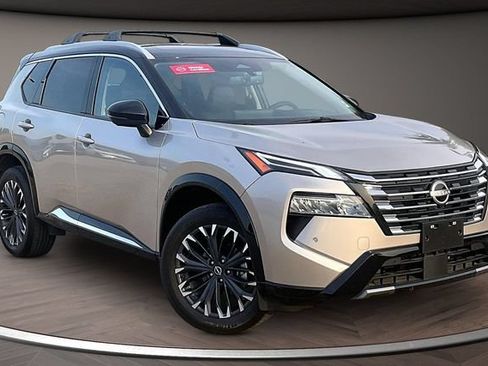 Certified 2025 Nissan Rogue Platinum AWD/4WD image 10