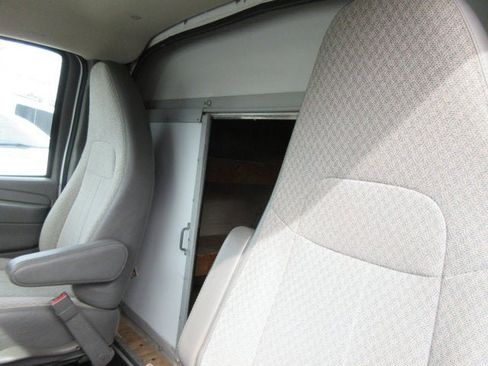 Used 2015 Chevrolet Express 3500 image 10